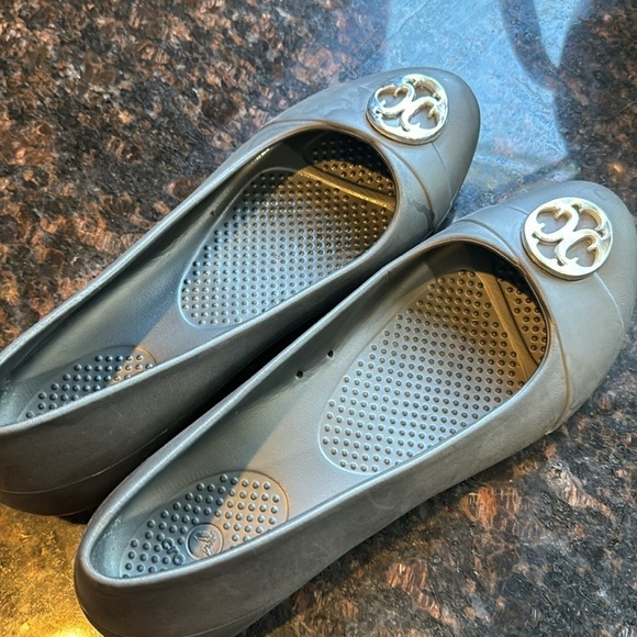 CROCS Black Ballet Flat with Medalian Size 8 CR5482 - Picture 9 of 10